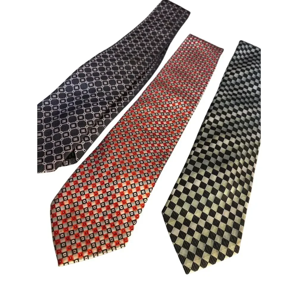 3- Colours by Alexander Julian Ties